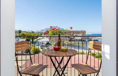 Corso dei Mille - Sant'Erasmo Apartment | Old Port Luxury Apartments