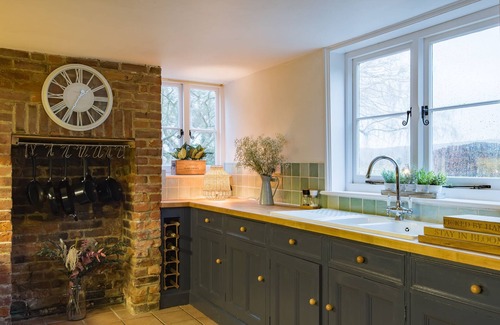 Dargate Apartment | Old Post Office: Romantic Retreat with Hot Tub & Top Rating