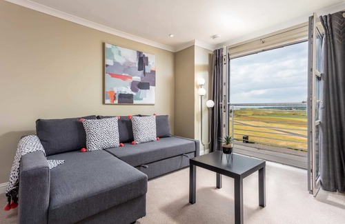 Prestwick Apartment | Inviting Old Prestwick View - Donnini Apartments with Oceanfront Access