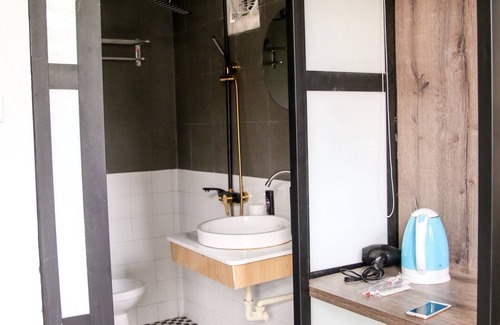 Truc Bach Apartment | Cozy House in the Old Quarter with Sunny Balcony Retreat