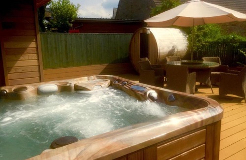 Talgarth Bed & Breakfast | Inviting Old Radnor Barn: Pet-Friendly Retreat with Hot Tub