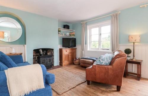 Sturminster Newton House | Experience Comfort at Old Rectory Cottage - Pet Friendly Stay