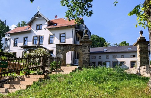 Gohrisch House | Guest Rated 10/10: Old Vicarage - House Charlotte Awaits