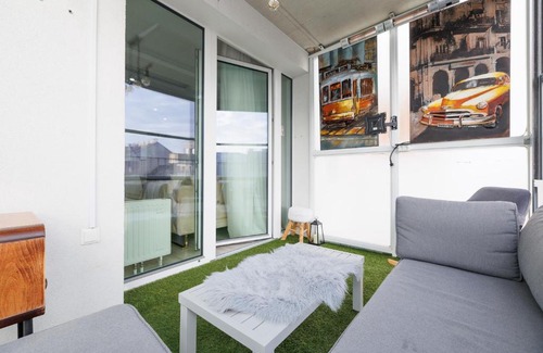 Margareten Apartment | Discover Old Residence: 4-Star Stay with Family Amenities