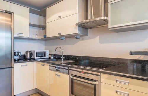 Centrs Apartment | Cozy Old Riga Park Studio - Pet Friendly & Family Ready