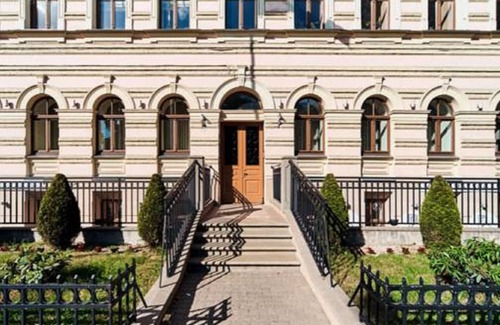 Centrs Apartment | Cozy Old Riga Park Studio - Pet Friendly & Family Ready