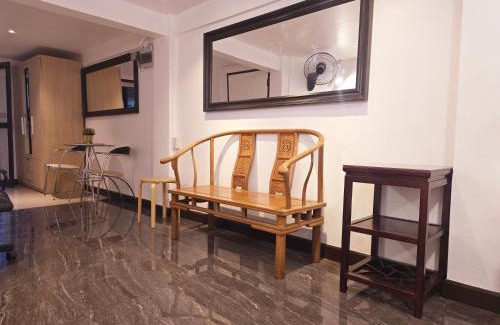 Thung Maha Mek Apartment | Central Single Room: Perfect for Budget Travelers