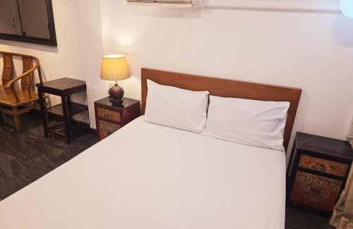 Thung Maha Mek Apartment | Central Single Room: Perfect for Budget Travelers