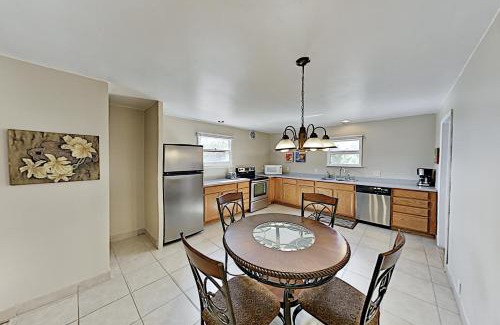 Santa Fe House | Comfortable Old Santa Fe Manor - Pet & Child Friendly Stay