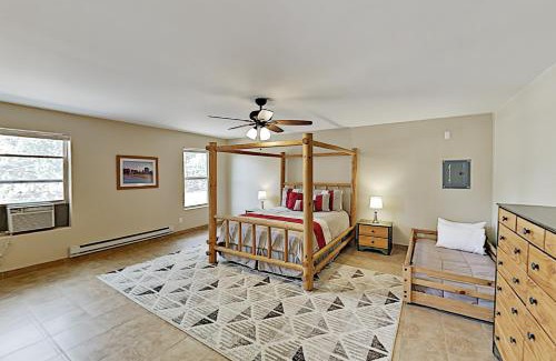 Santa Fe House | Comfortable Old Santa Fe Manor - Pet & Child Friendly Stay