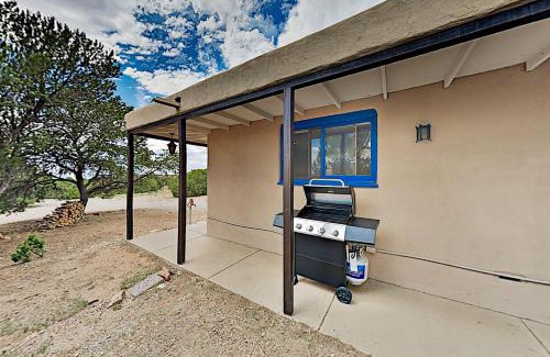 Santa Fe House | Comfortable Old Santa Fe Manor - Pet & Child Friendly Stay