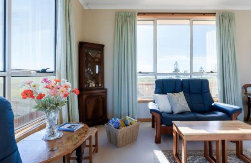 Low Head House | Old-School Charm Meets Beachside Bliss