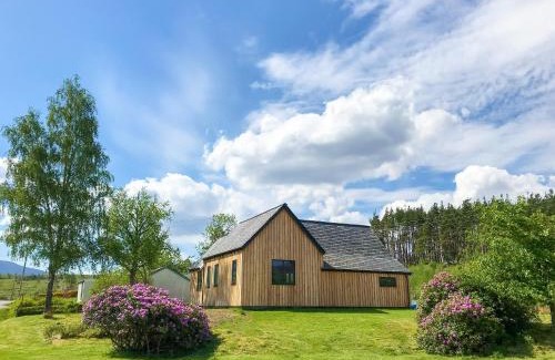 Altnaharra House | Guest Rated 10/10 at Old School House - Ideal for Families