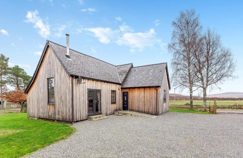 Altnaharra House | Guest Rated 10/10 at Old School House - Ideal for Families