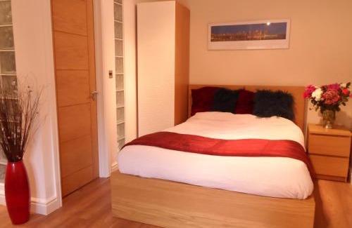 Newmarket Apartment | Cozy Old School House Studio with Breakfast & Family-Friendly Amenities
