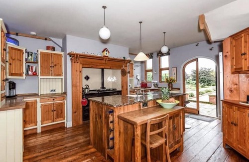 Ringland House | Timeless Elegance with Modern Comfort and Ocean Views