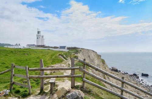 Shanklin House | Child-Friendly Retreat at Old School Mews - Rated 9.7/10