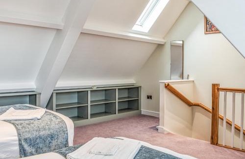Shanklin House | Child-Friendly Retreat at Old School Mews - Rated 9.7/10