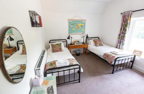 Milton Keynes House | Discover Old School Wolverton: Pet-Friendly Retreat Awaits