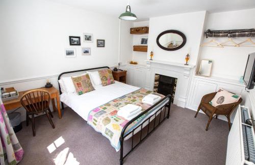 Milton Keynes House | Discover Old School Wolverton: Pet-Friendly Retreat Awaits