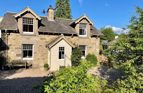 Grandtully House | Beautiful Old Schoolhouse: Family & Pet-Friendly Retreat