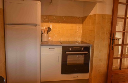Cotignac Cottage | Charming Old Sheepfold: Breathtaking Views & Family-Friendly