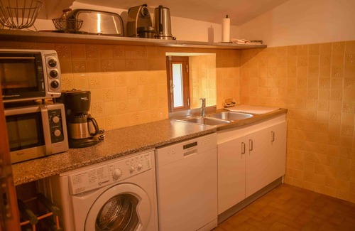 Cotignac Cottage | Charming Old Sheepfold: Breathtaking Views & Family-Friendly