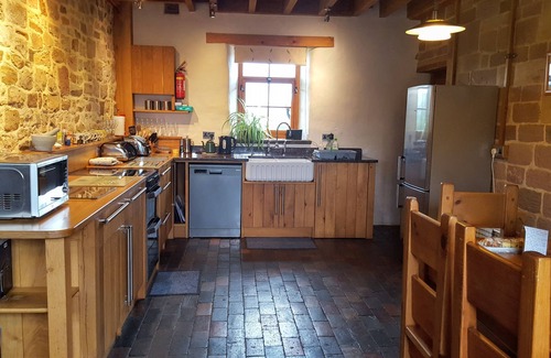 Leek Cottage | Old Shire Stables: Family-Friendly Stay with Breakfast