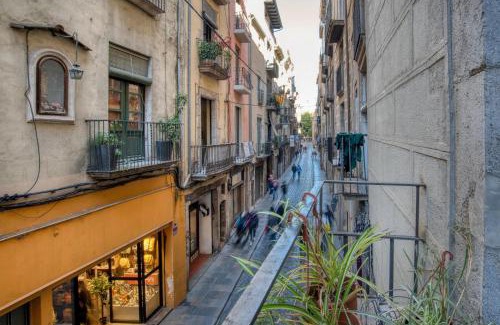 Barri Vell Apartment | Old Side Girona: Top-Rated Family and Pet-Friendly Retreat