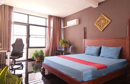 Thung Maha Mek Apartment | Cozy Studio with Kitchen and Balcony for Your Getaway