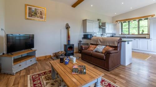 Upton Cheyney House | Explore Old Stables at Little Ballthorns Farm - 9.4 Rating!