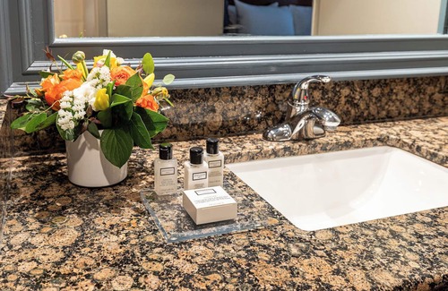 Fallsview Hotel | Delightful Old Stone Inn Boutique Hotel Getaway
