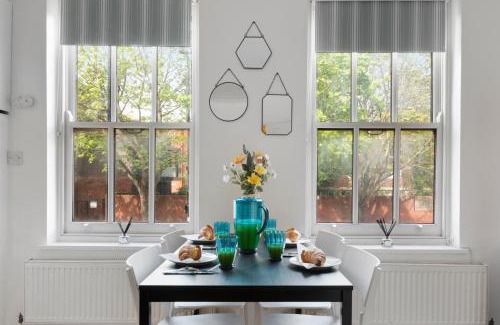 St Luke's Apartment | Chic Old Street Apartments by Morethanstays - Family Friendly