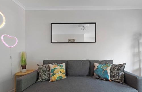 St Luke's Apartment | Chic Old Street Apartments by Morethanstays - Family Friendly