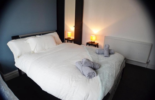 Liverpool House | Cozy Old Swan Guest House: Ideal for Families and Getaways