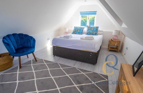 Peasmarsh Apartment | Discover Old Thatch Cottage: Private Heated Pool Retreat