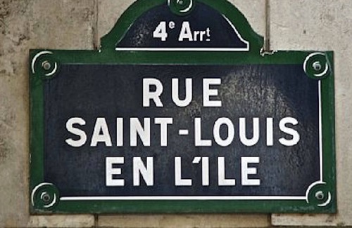 Les Iles Apartment | Elegant Old Town Center in Paris with Elevator & A/C