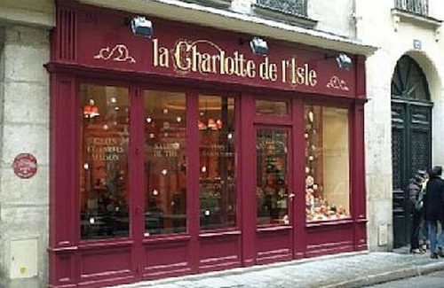 Les Iles Apartment | Elegant Old Town Center in Paris with Elevator & A/C