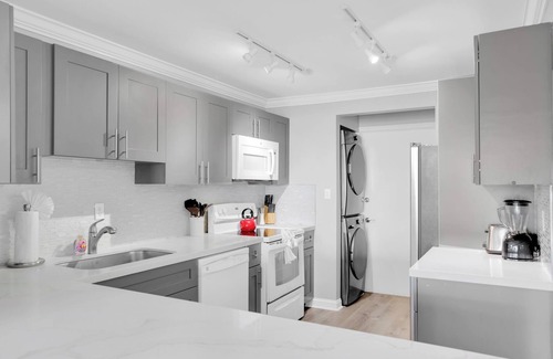 Meadows Condo | Modern Waterfront Corner Condo with Ocean View & Pool