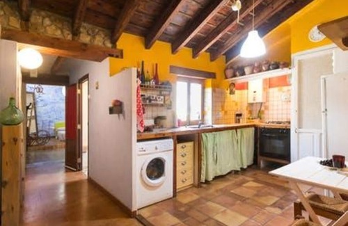 Alicante City Centre Apartment | Cozy Old Town Flat with Oceanfront Views and Breakfast