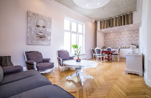Srodmiescie Apartment | Exceptional Stay at Green Apple in Old Town - Guest Rated 9.8