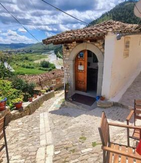 Berat House | Cozy Guest House Hava Baci with Kitchen & Breakfast