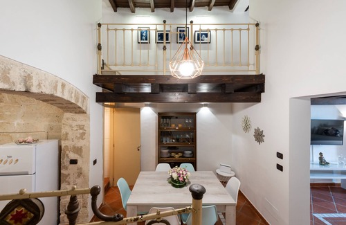 Old Town Apartment | Breathtaking Oceanfront Stay at Old Town Loft M8 Bari
