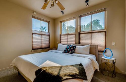 Martinez Park Villa | Discover Old Town Loft Oasis with Rooftop Deck Retreat