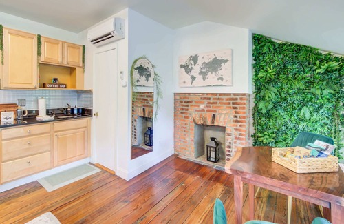Old Town Alexandria Apartment | OLD TOWN Nature Oasis! Block 2 King! 99 Walk Score