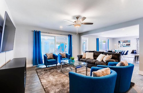 Scottsdale Estates Nine House | Relax at Old Town Oasis: Poolside Retreat for Families