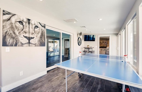 Scottsdale Estates Nine House | Relax at Old Town Oasis: Poolside Retreat for Families