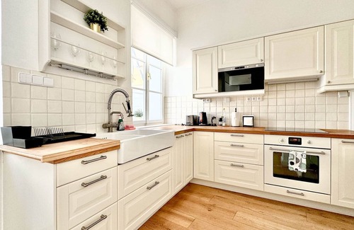 Josefov Apartment | Old Town Retreat: Guest Rated 10/10 with Kitchen & Breakfast