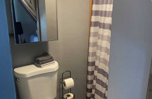 Carnation Apartment | Cozy Old Town Studio Cottage by Pacific University