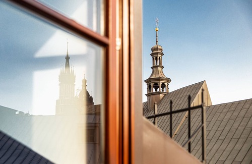 Stare Miasto Apartment | Idyllic Old Town Retreat with St. Mary Church Views